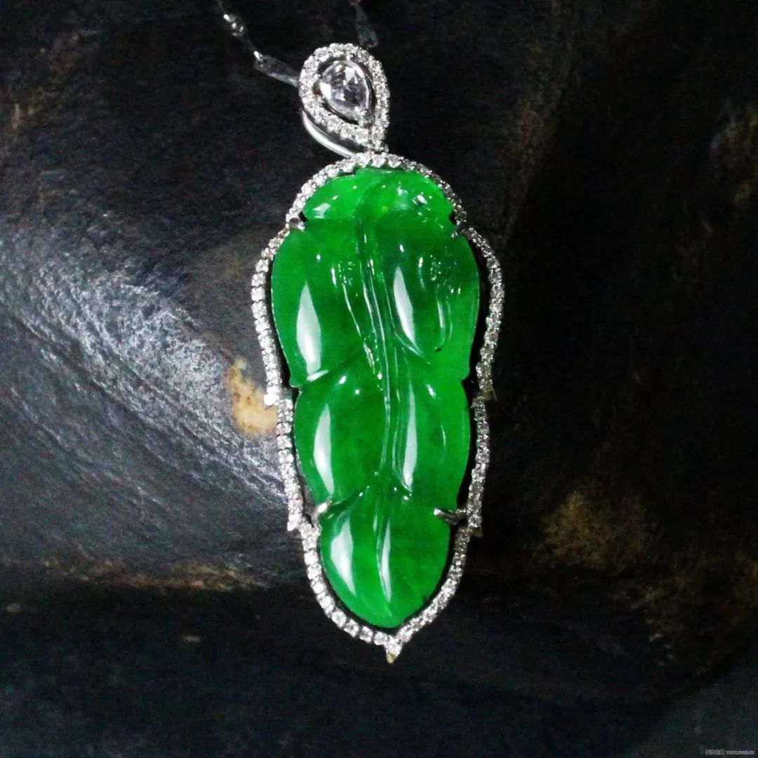 满绿翡翠一定值钱吗？满绿翡翠手镯贵在哪里？  第3张