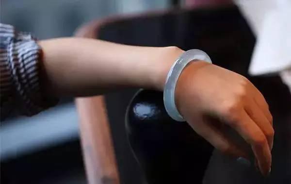 Hot！｜翡翠价格全攻略，你的翡翠手镯到底值多少钱？  第4张