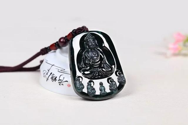 和田玉和翡翠的区别缅甸人称其为情人的影子！冰种墨翠价格可真不便宜  第4张