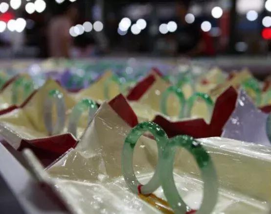 瑞丽翡翠市场怎么样 批发翡翠饰品选哪个好   第1张