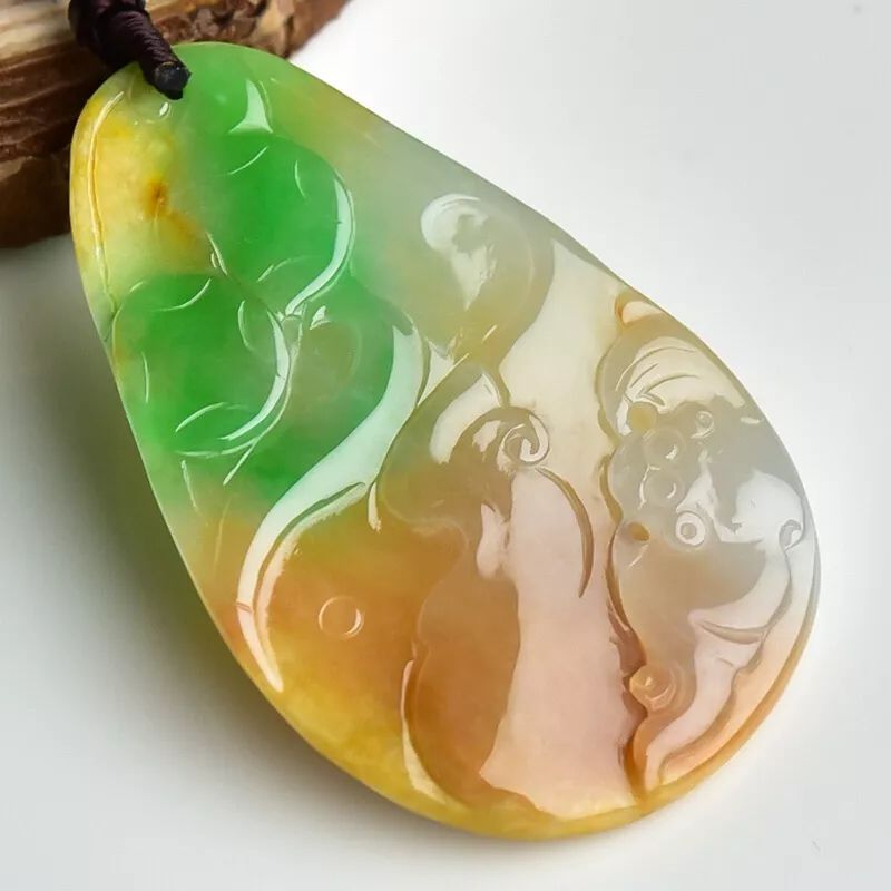 黄加绿翡翠是一种什么样的翡翠？它的价值如何？  第1张