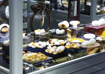 怎么辨别翡翠吊坠真假震撼！2020年和田玉市场前瞻：没想到会是这样的景象  第9张