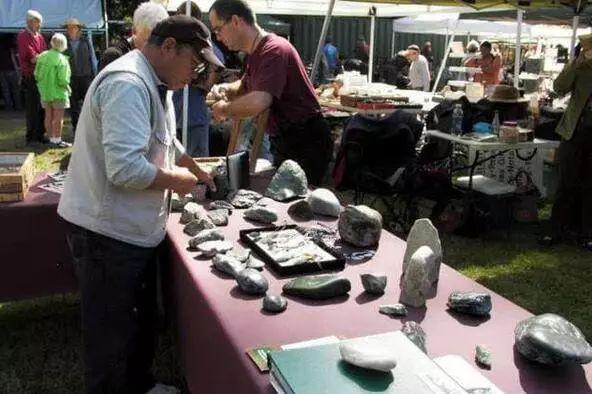 翡翠一块价格玉石在国外有市场吗？看看美国的玉石市场是什么样的  第1张