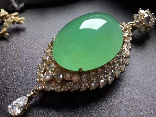 什么是冰种翡翠五句不能说如果按照重量计算翡翠的价格，砖头料就成了我们买不起的珍品  第6张