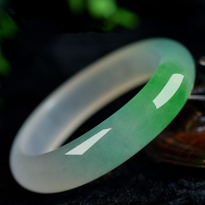 18k镶嵌翡翠观音平安扣的寓意，佩戴平安扣的好处   第1张