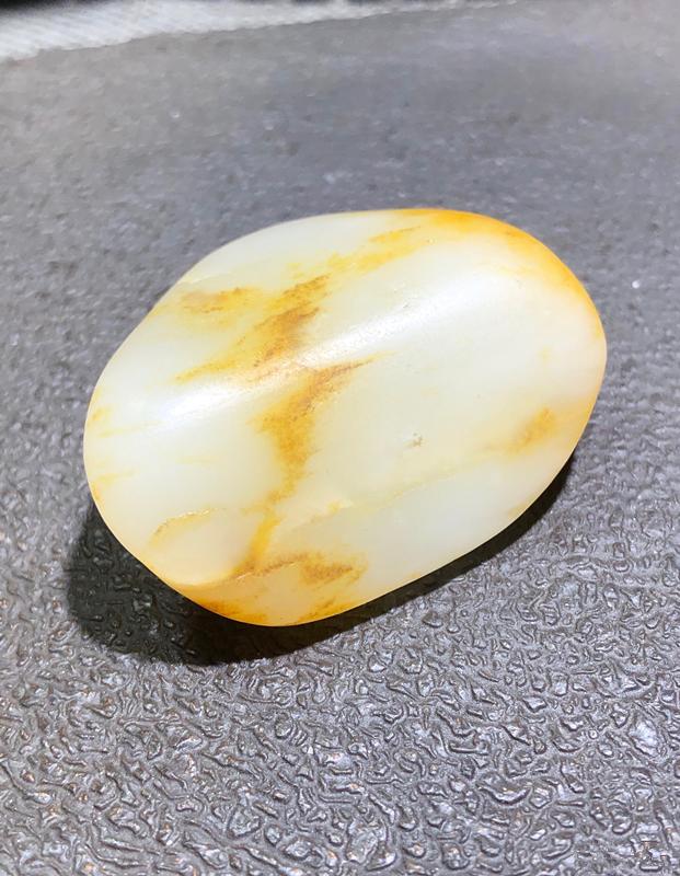 和田玉“白色”最贵？别逗了都是炒作！这个色才是和田玉“王者”  第4张