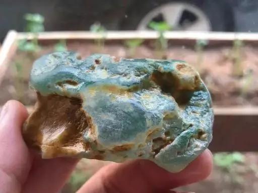 翡翠原石打灯看教程哪里有？打灯技巧是什么？   第1张