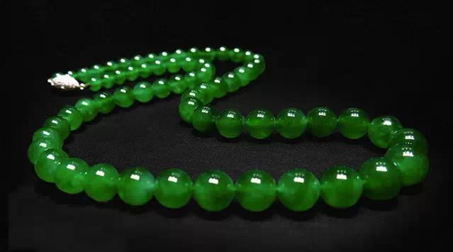 翡翠国际拍卖行情的神秘面纱就是这样！  第1张