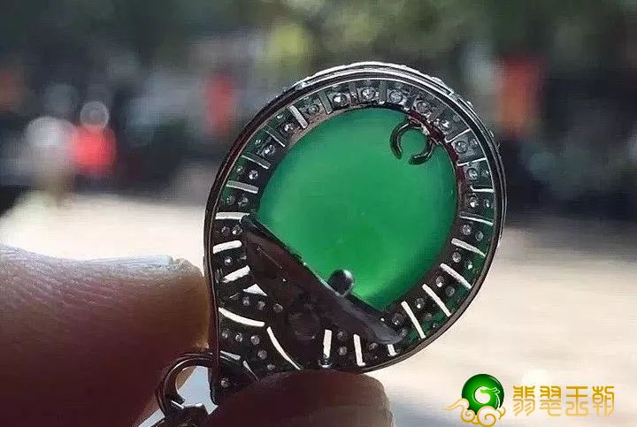 天然a货糯种翡翠价格翡翠封底到底有什么猫腻？现在知道了还不晚   第1张