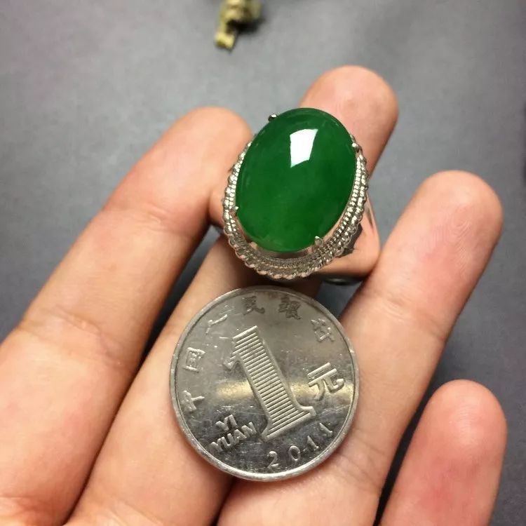 满绿翡翠一定值钱吗？满绿翡翠手镯贵在哪里？  第2张