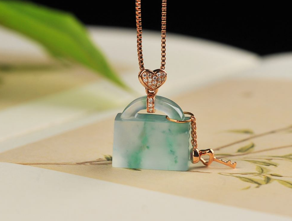 翡翠手镯通常为什么大家都不敢投资翡翠？价格跨度大，评估难度大，款式变化大  第5张