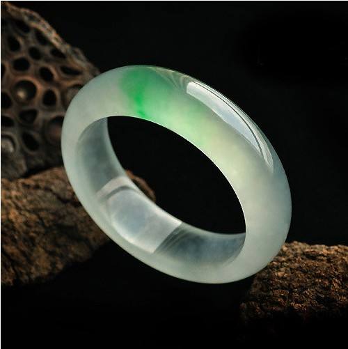 玉镯戴哪只手会比较好呢？有哪些讲究的地方吗？   第2张