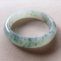 翡翠手镯B货图片你还觉得糯种很廉价吗？它到底什么价位？  第4张