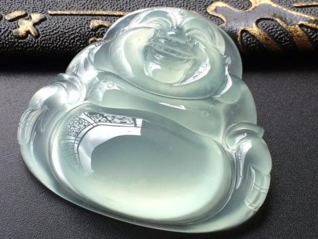 翡翠和玉如何区别未来的翡翠市场行情将会如何变化呢！  第2张