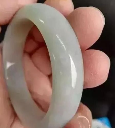 花了10万元买的春带彩翡翠手镯，“春”给冻掉了？真相到底如何？  第3张