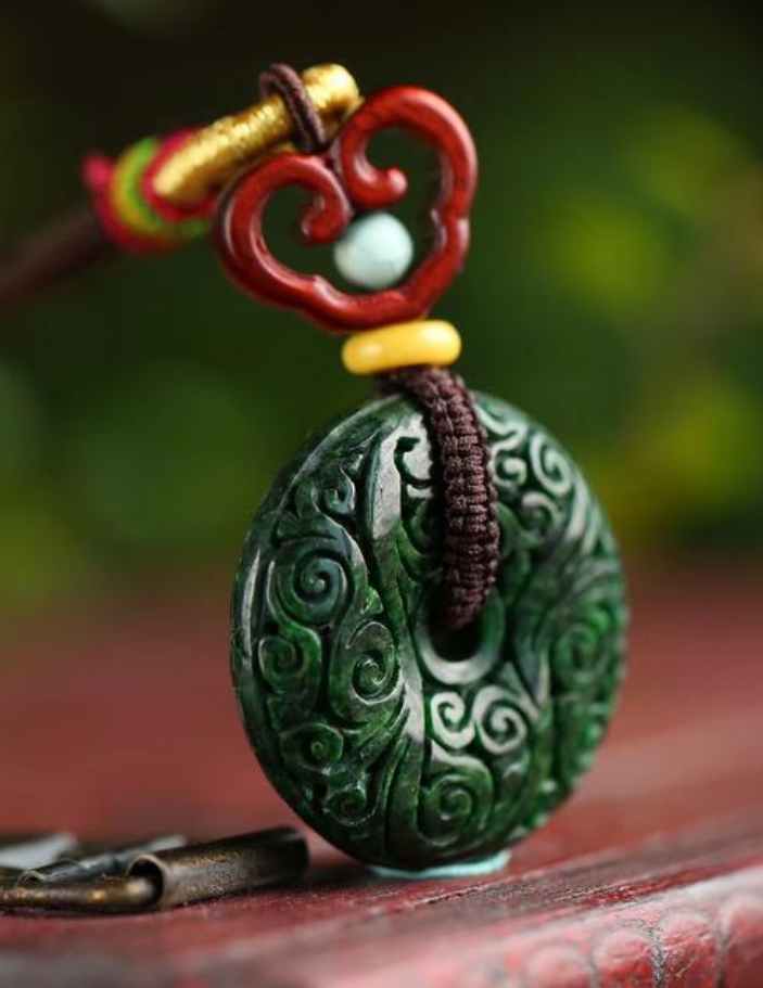 铁龙生翡翠值得买吗？它是少数颜色很美价格还十分实惠的翡翠！  第15张