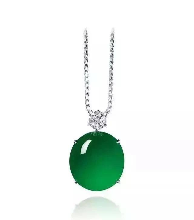 列举2018年翡翠拍卖行情，对比看看你手中的翡翠价值几何  第2张