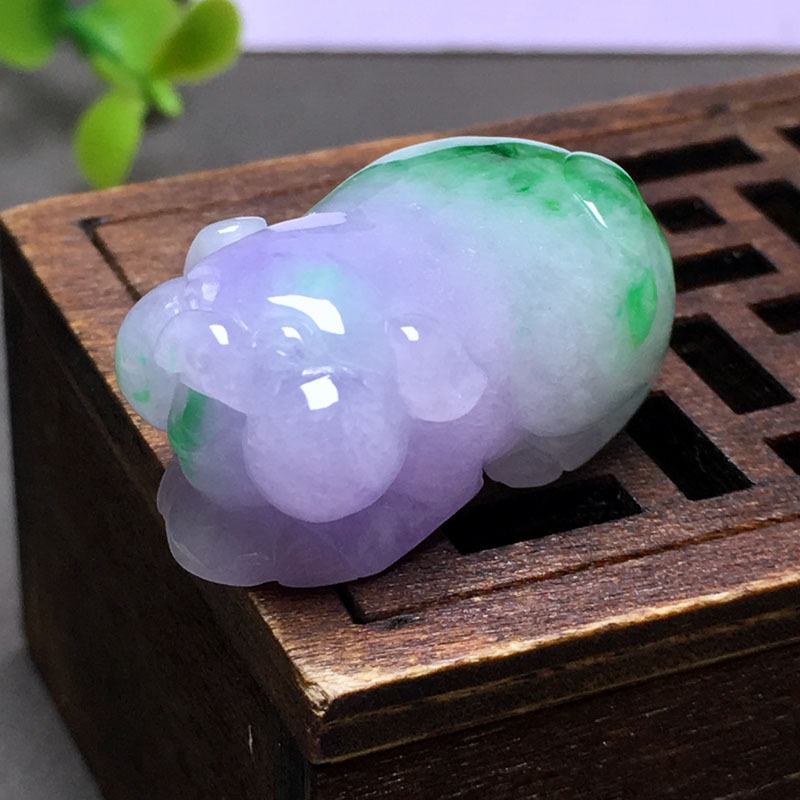 十大翡翠原石一抹绿，一抹紫，春带彩翡翠美翻了  第2张