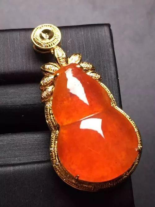 为什么说“万翠易得，一翡难求”？红翡挂件价格很高吗？  第9张