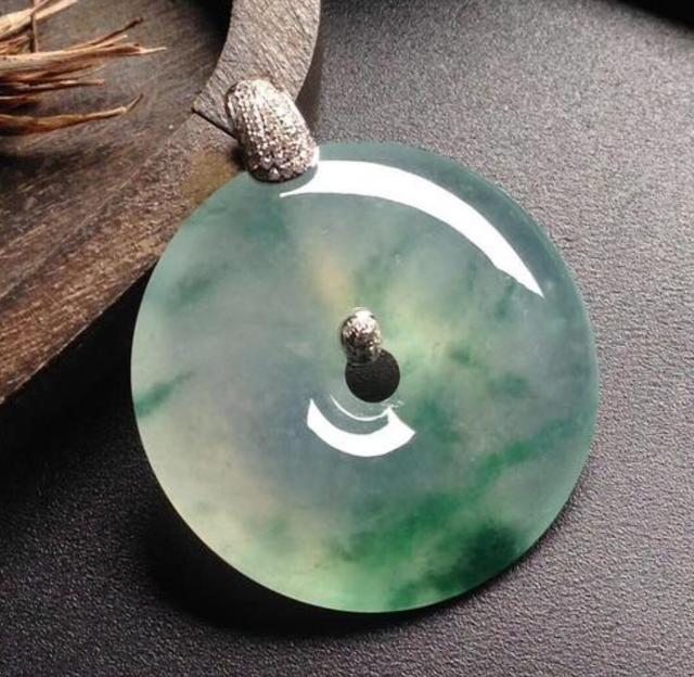 什么是冰种翡翠五句不能说如果按照重量计算翡翠的价格，砖头料就成了我们买不起的珍品  第20张