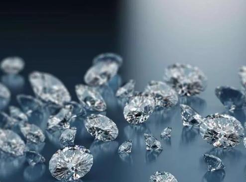 老帕敢翡翠原石特点翡翠价格逐年上升成为最热门投资收藏品远超古董字画，原因很简单  第2张