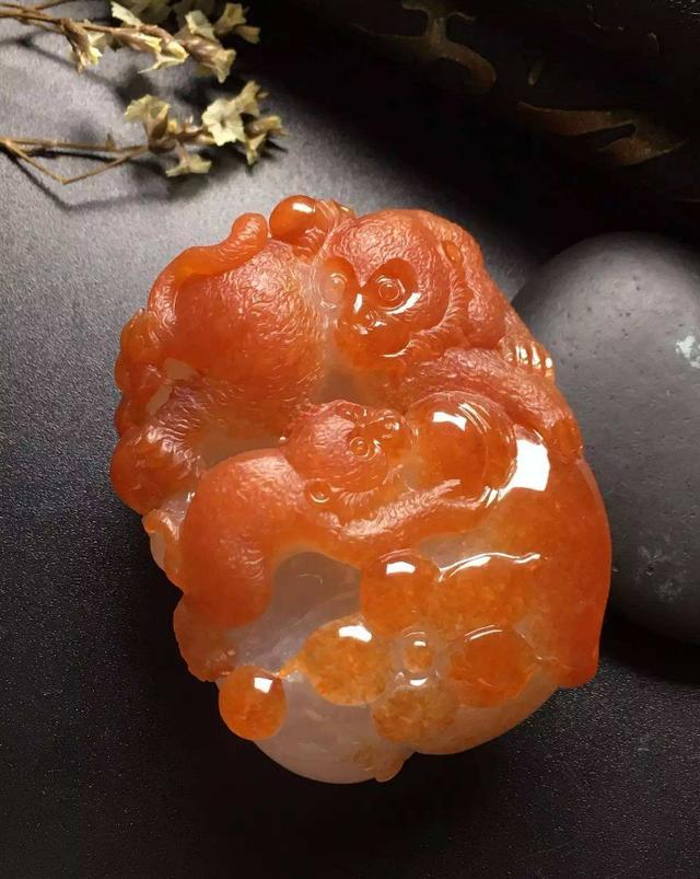 翡翠手镯圈口磨损红色的翡翠为什么称为红翡，而不是红翡翠？原来它是一种次生色  第23张