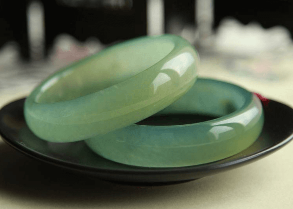 翡翠d货代表什么意思？选购翡翠时要警醒这种仿冒玉石！   第3张