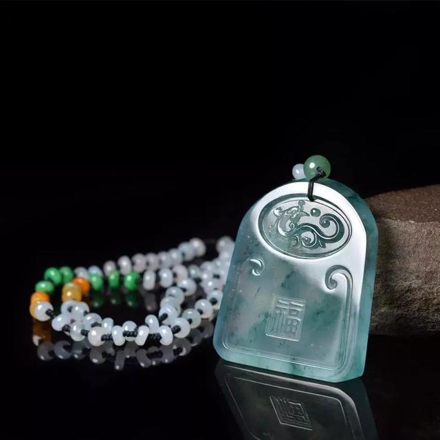 老蓝水翡翠的价格怎么样？为什么老蓝水翡翠是黑的？  第6张