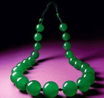 翡翠拍卖屡创天价，未来不可估量  第1张