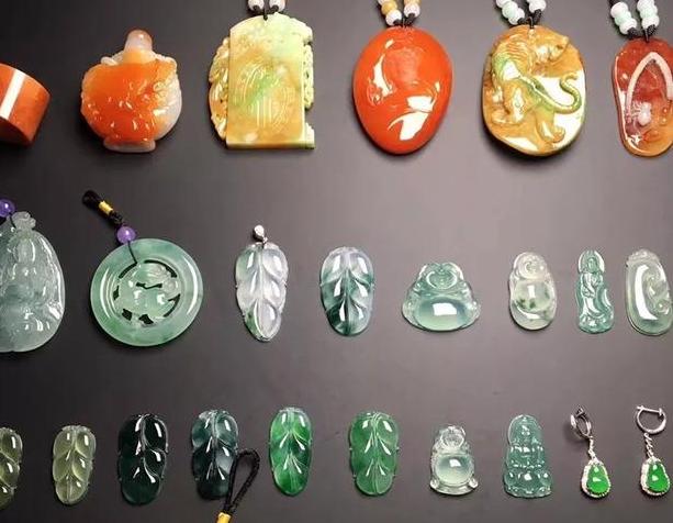 老帕敢翡翠原石特点翡翠价格逐年上升成为最热门投资收藏品远超古董字画，原因很简单  第12张