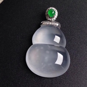 男士佩戴翡翠观音吊坠讲究七彩云南翡翠好吗 七彩云南翡翠哪里能买到   第1张