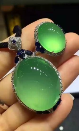 翡翠手镯阳绿飘花今天教朋友们认清翡翠的“三青三水”，买玉不吃亏  第12张