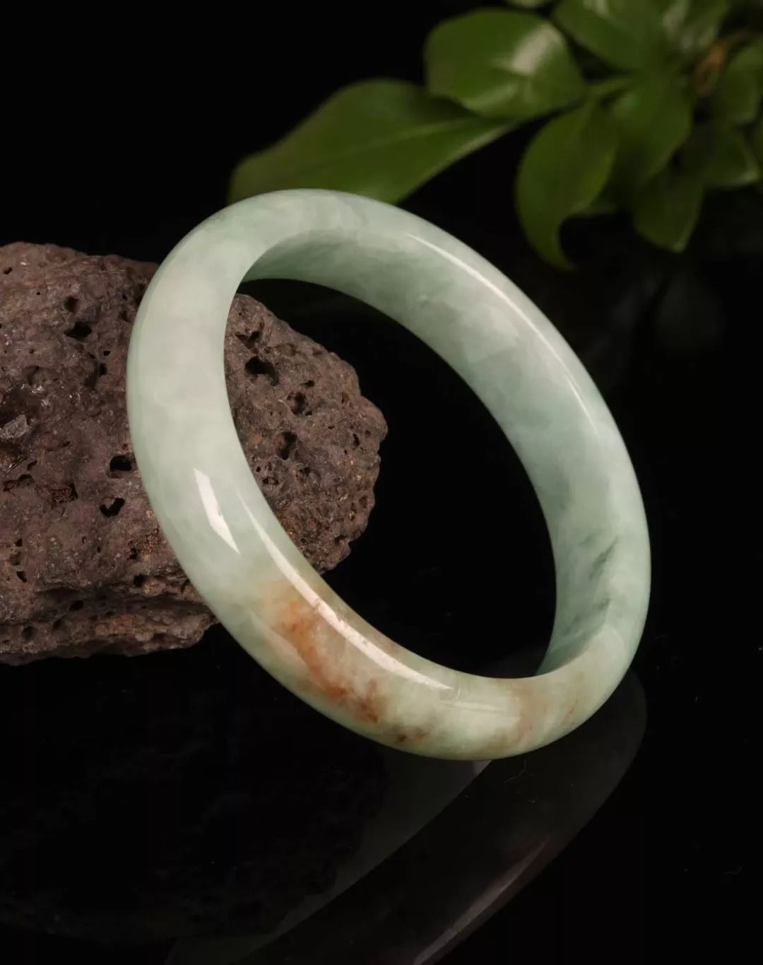 物价回到十年前？豆青翡翠手镯的价格让谁都能满意  第3张