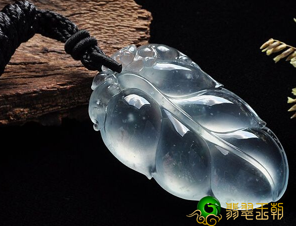 买了很久的翡翠褪色了？平时佩戴翡翠，我们都要注意什么？   第2张