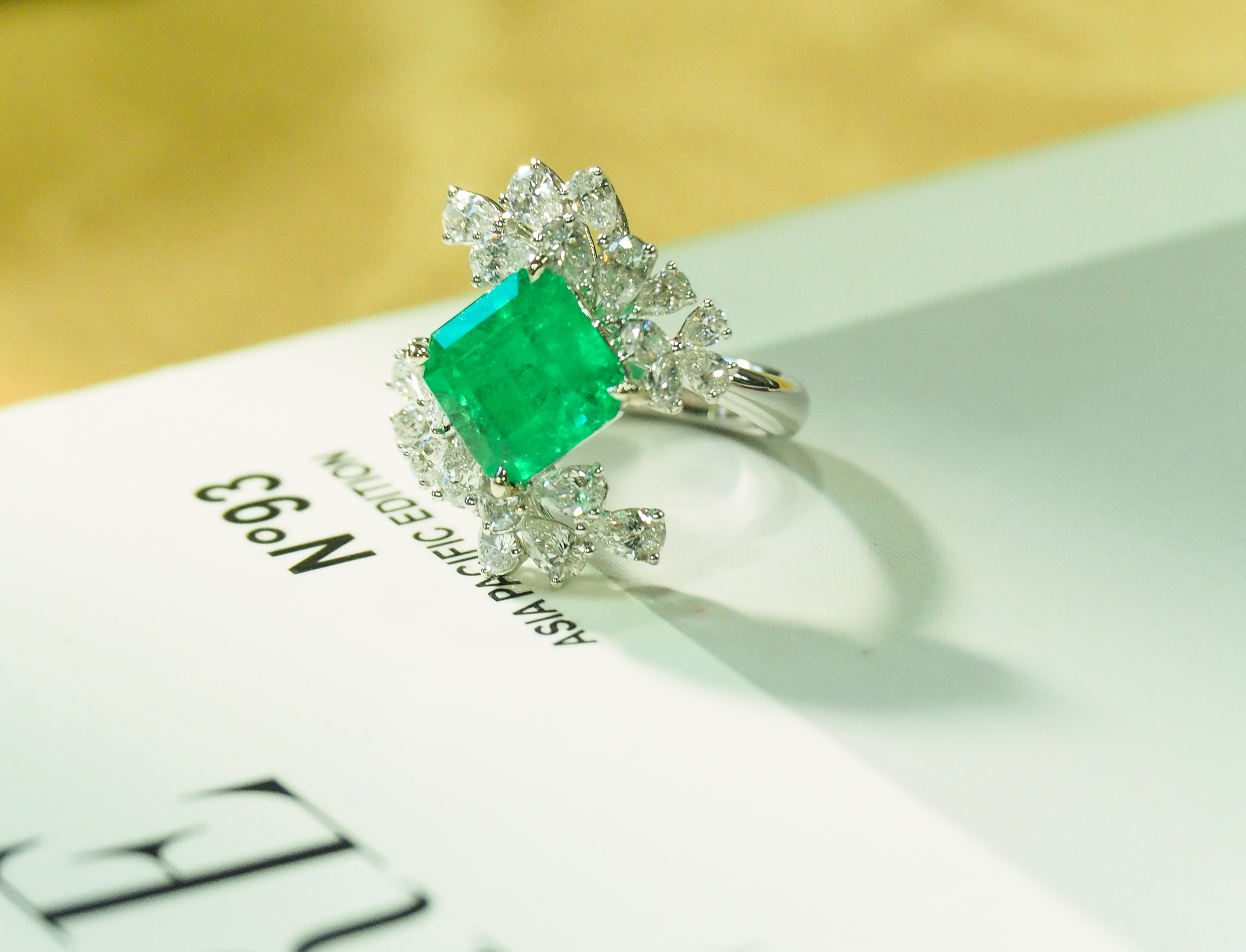 青花手镯的图片及价格祖母绿为什么一定要注油？无油祖母绿为何如此昂贵  第2张