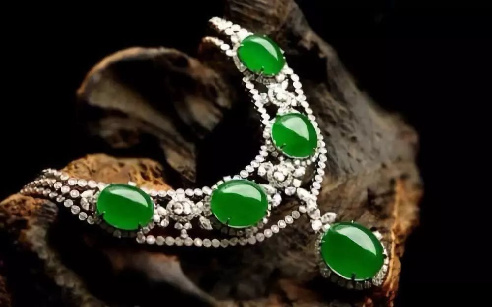 2015翡翠公盘原石图片翡翠和玉的区别哪个贵 哪种翡翠最值钱 