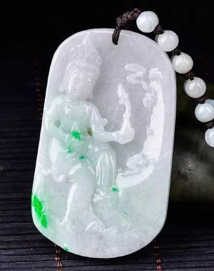 翡翠原石的比重是多少白翡翠观音的价格贵吗？我们应该要怎么挑选？  第1张