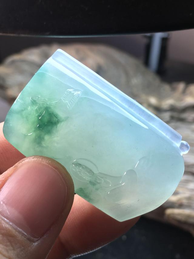 翡翠玉石成品收藏趋势，你买的翡翠收藏价值多高？  第6张