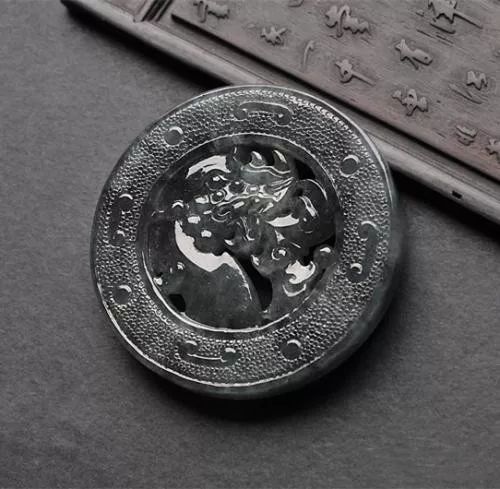 乌鸡种翡翠到底是不是“黑马”？它目前的市场前景如何呢？乌鸡种翡翠到底是不是“黑马”？它目前的市场前景如何呢？  第16张