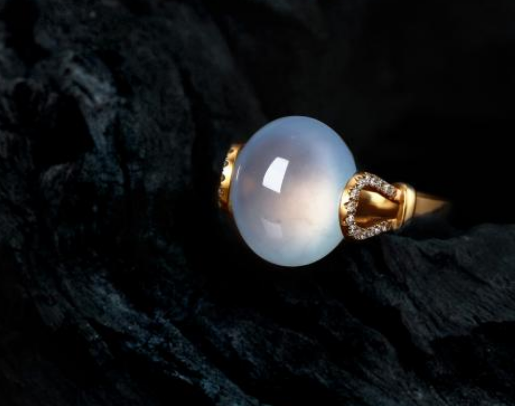 国人的玩玉历史长达七千年，初来乍到的翡翠为什么能后来居上？  第6张