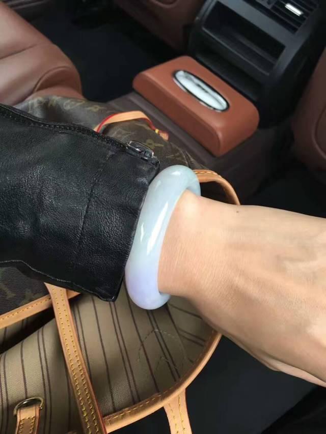 翡翠手镯翡翠价格春彩翡翠，流露着春天般的勃勃生机  第12张