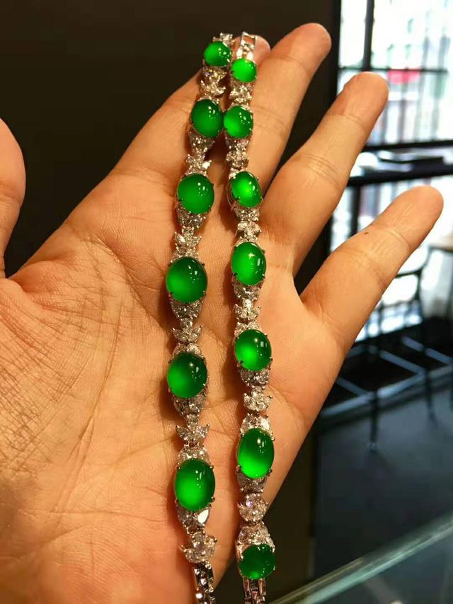 黑翡翠大颗粒手镯翡翠中的极品帝王绿，动不动就是天价，怎么识别才能认清楚呢？  第3张