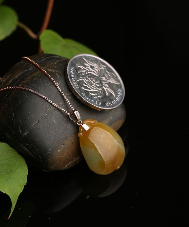 翡翠手镯圈口磨损红色的翡翠为什么称为红翡，而不是红翡翠？原来它是一种次生色  第22张