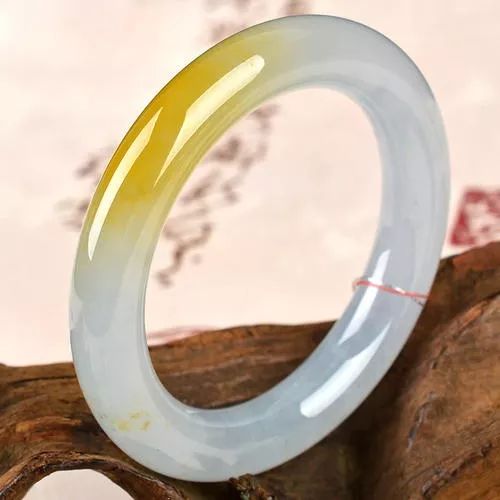 如何判断黄翡价格的高低？黄翡值钱吗？  第9张