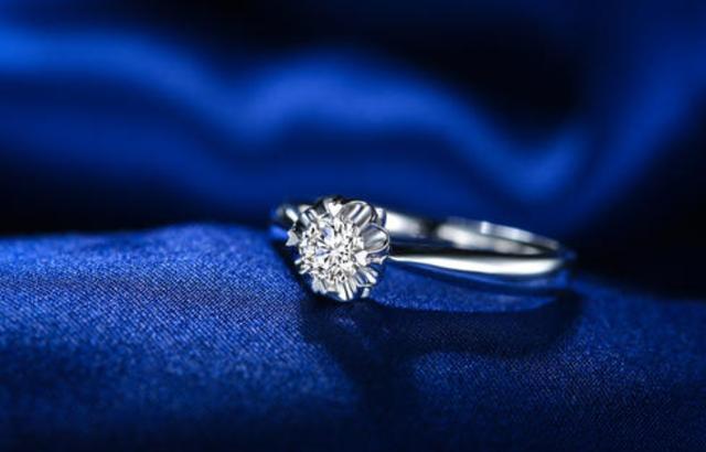 大理石和翡翠原石的区别怎样把钻石价格打下来？  第5张