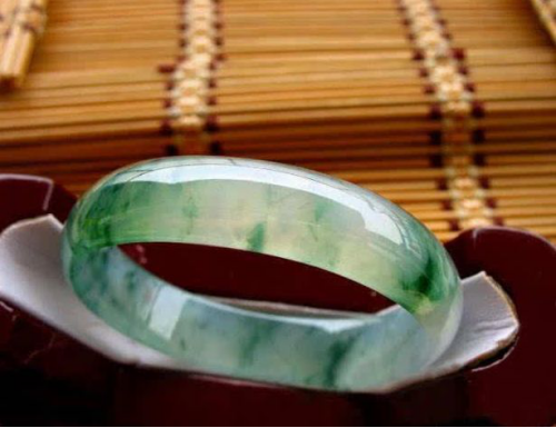 翡翠中有这样一小条金丝“”，价格能再翻几个倍  第10张