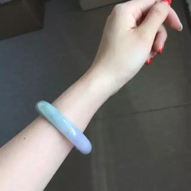 翡翠手镯翡翠价格春彩翡翠，流露着春天般的勃勃生机  第9张