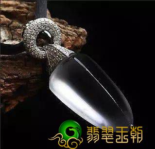 便宜的翡翠手镯顶尖翡翠为什么多素面？曾经的我们跟追的“赤身裸体”翡翠！   第1张