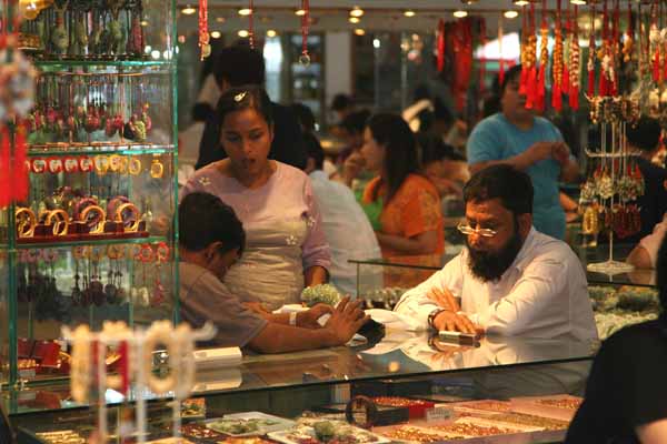 瑞丽翡翠市场怎么样 批发翡翠饰品选哪个好   第2张
