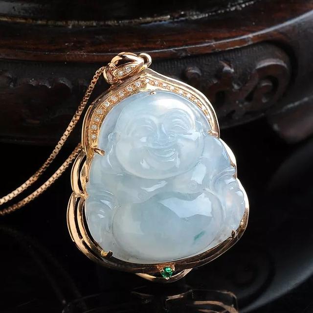 揭阳翡翠手镯批发冰糯种翡翠的价格如何？它属于什么档次？  第3张